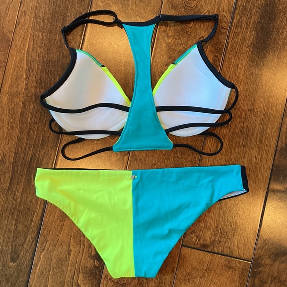 PINK Victoria Secrets - 2 piece bikini - Picture 2 of 2